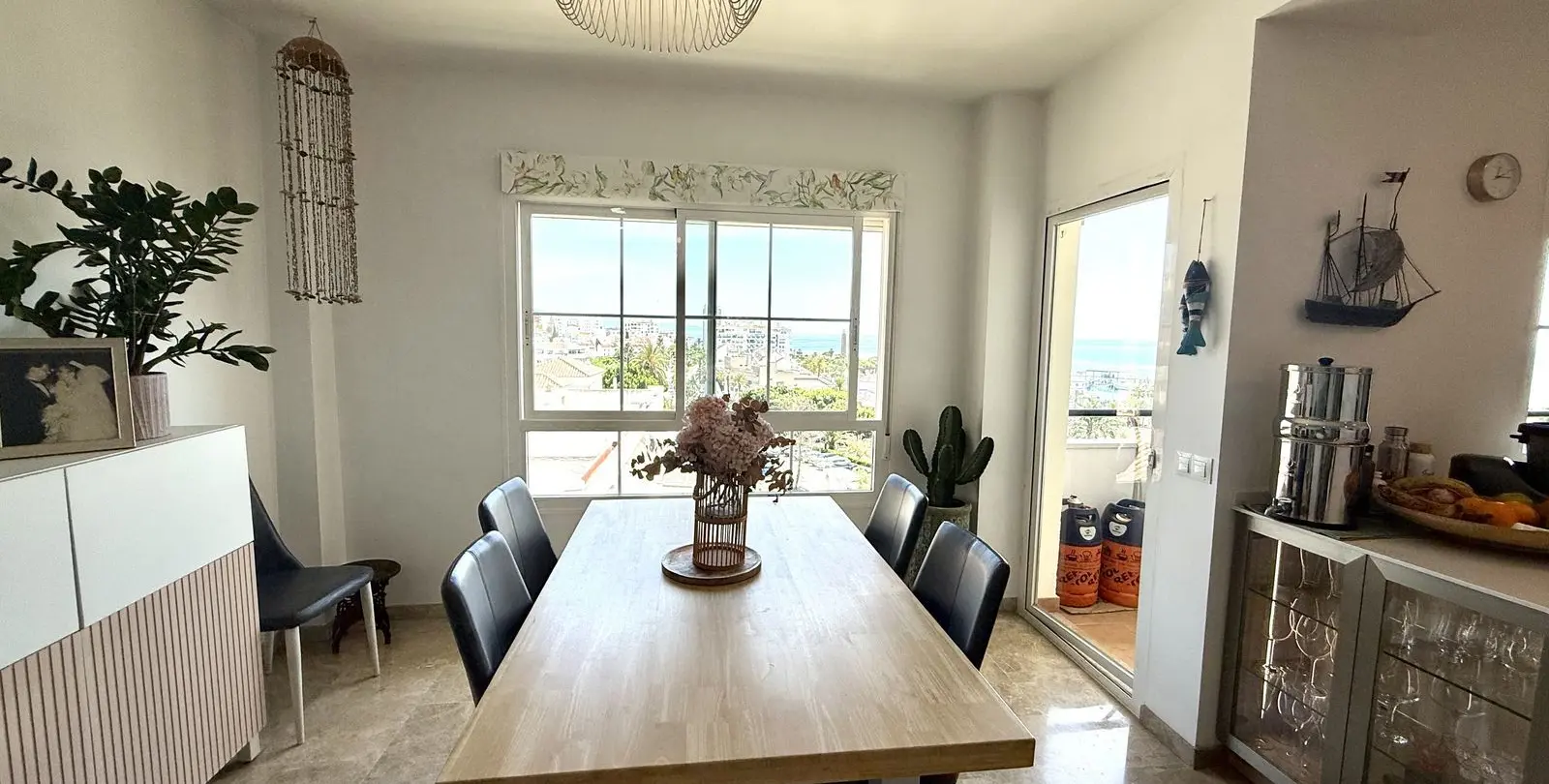 Продажа апартаментов на среднем этаже в Estepona 14