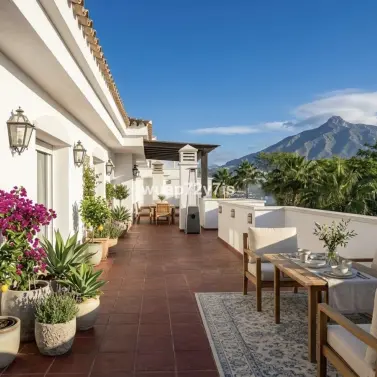 Sale of penthouse in Nueva Andalucía