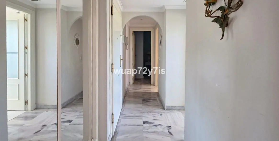 Sale of penthouse in Nueva Andalucía 2