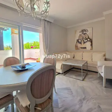 Sale of penthouse in Nueva Andalucía