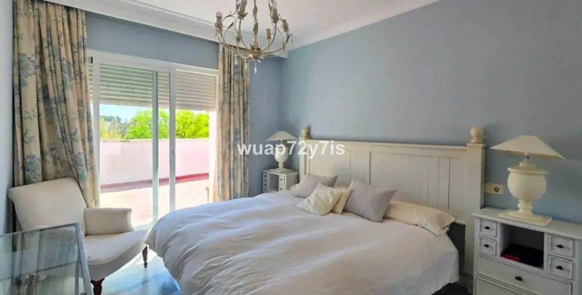 Sale of penthouse in Nueva Andalucía 8