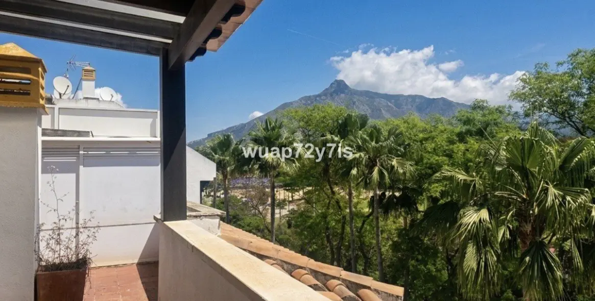 Sale of penthouse in Nueva Andalucía 10