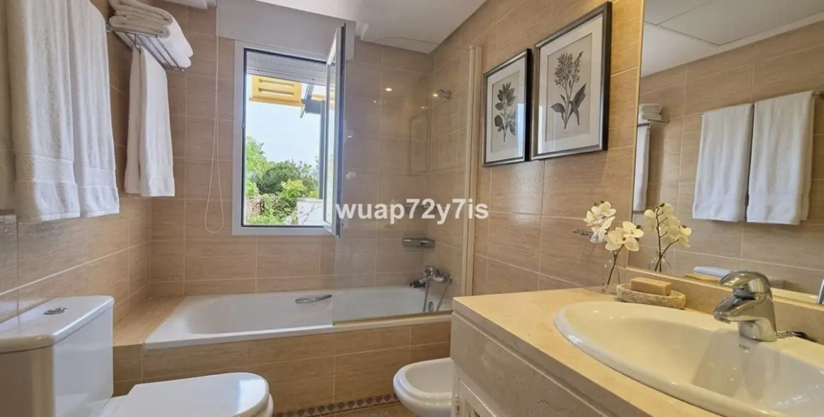 Sale of penthouse in Nueva Andalucía 12