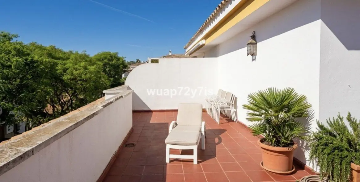 Sale of penthouse in Nueva Andalucía 16