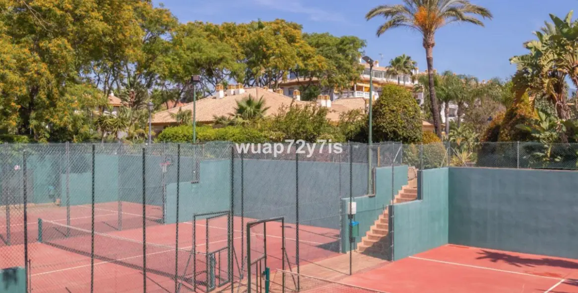 Sale of penthouse in Nueva Andalucía 18