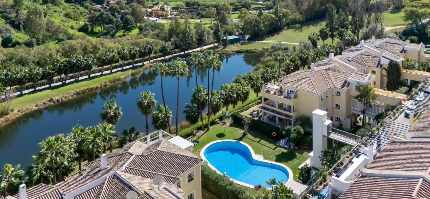 Sale of middle floor apartment in La Quinta 0