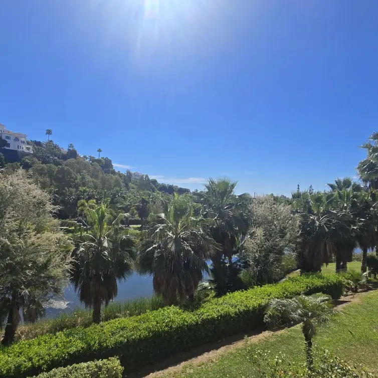 Sale of middle floor apartment in La Quinta