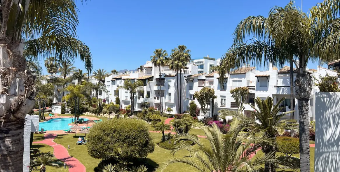 Sale of penthouse in Costalita 32