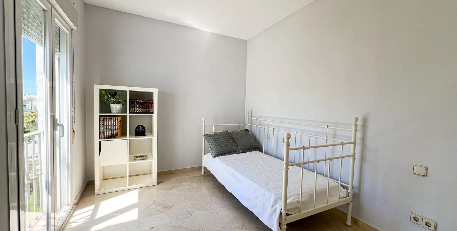 Sale of penthouse in Costalita 25