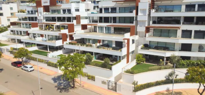 Sale of ground floor apartment in Estepona 0