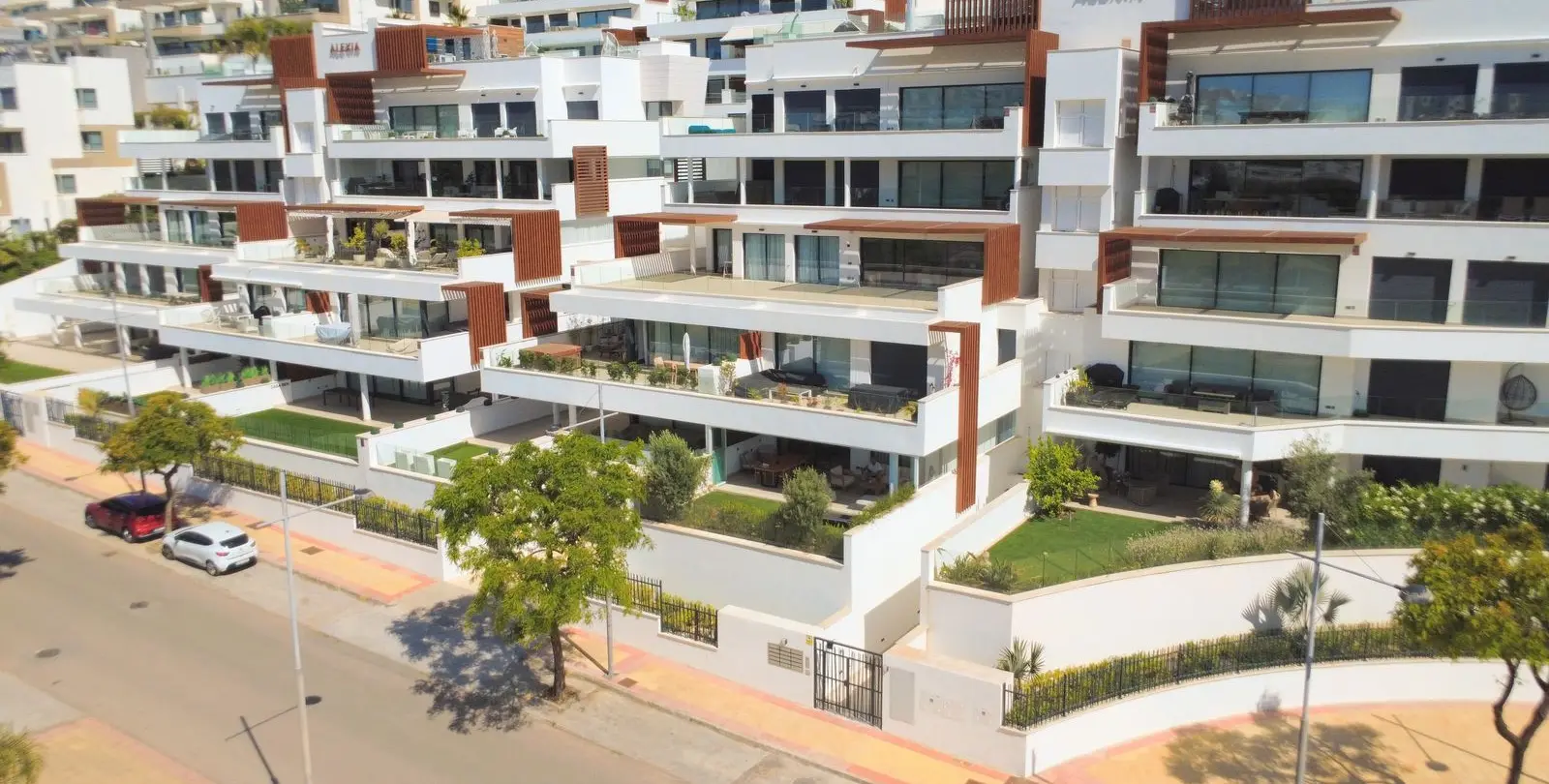 Venta de apartamento en planta baja en Estepona 1