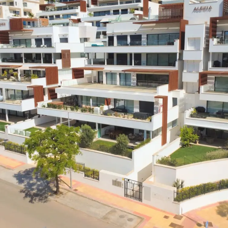Sale of ground floor apartment in Estepona