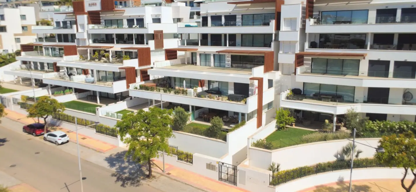 Sale of ground floor apartment in Estepona 0