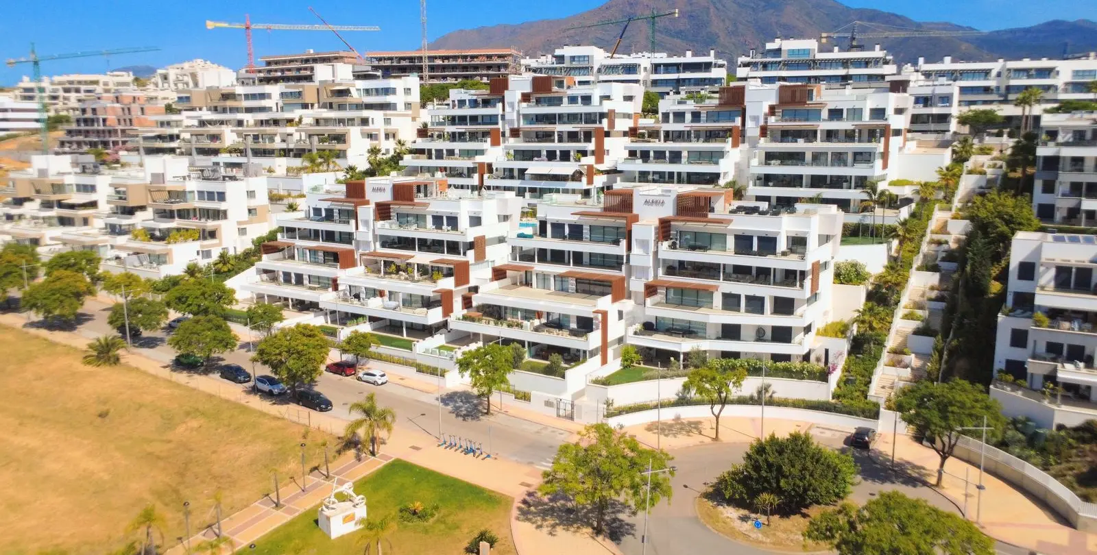 Venta de apartamento en planta baja en Estepona 2