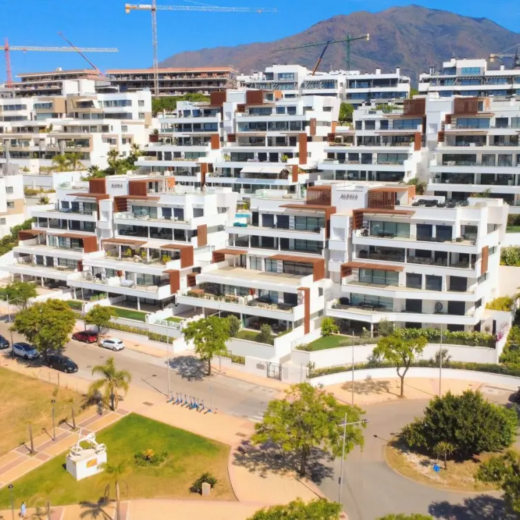 Sale of ground floor apartment in Estepona