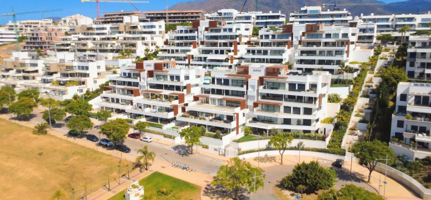 Sale of ground floor apartment in Estepona 1