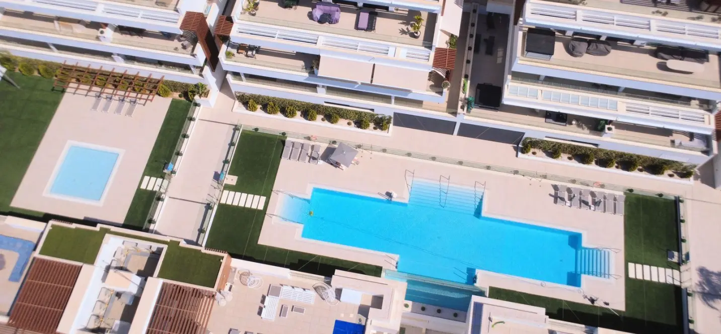 Sale of ground floor apartment in Estepona 2