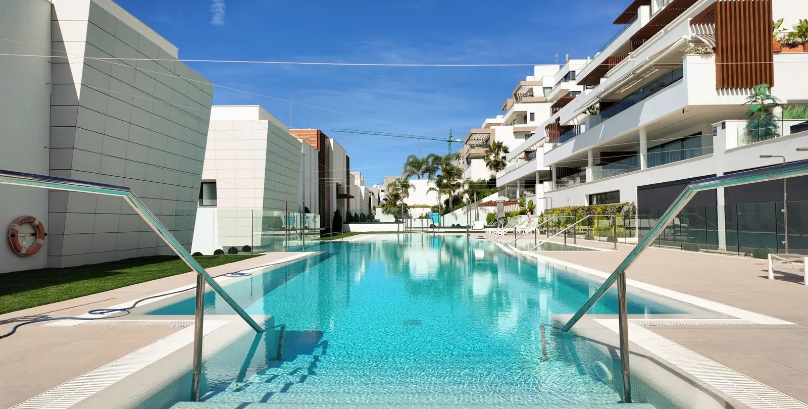 Venta de apartamento en planta baja en Estepona 10
