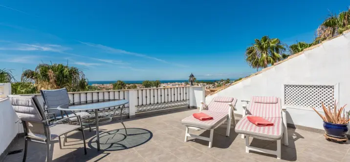 Venta de apartamento en planta media en Atalaya 0