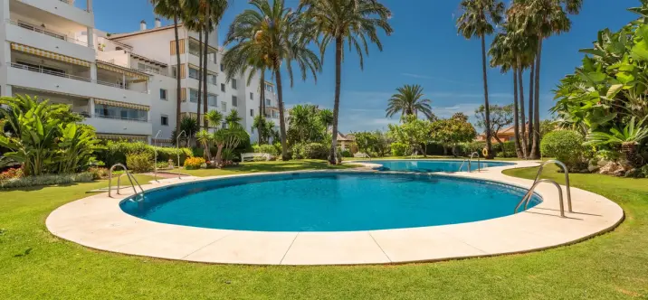 Venta de apartamento en planta media en Atalaya 3