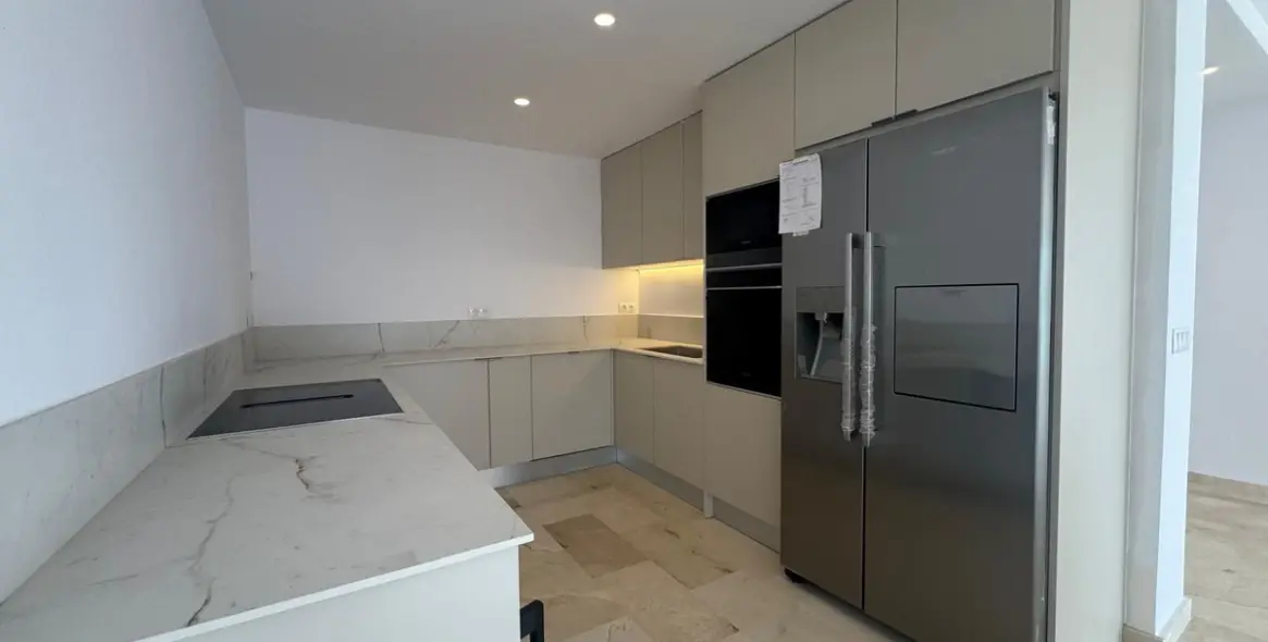 Продажа апартаментов на среднем этаже в Atalaya 7