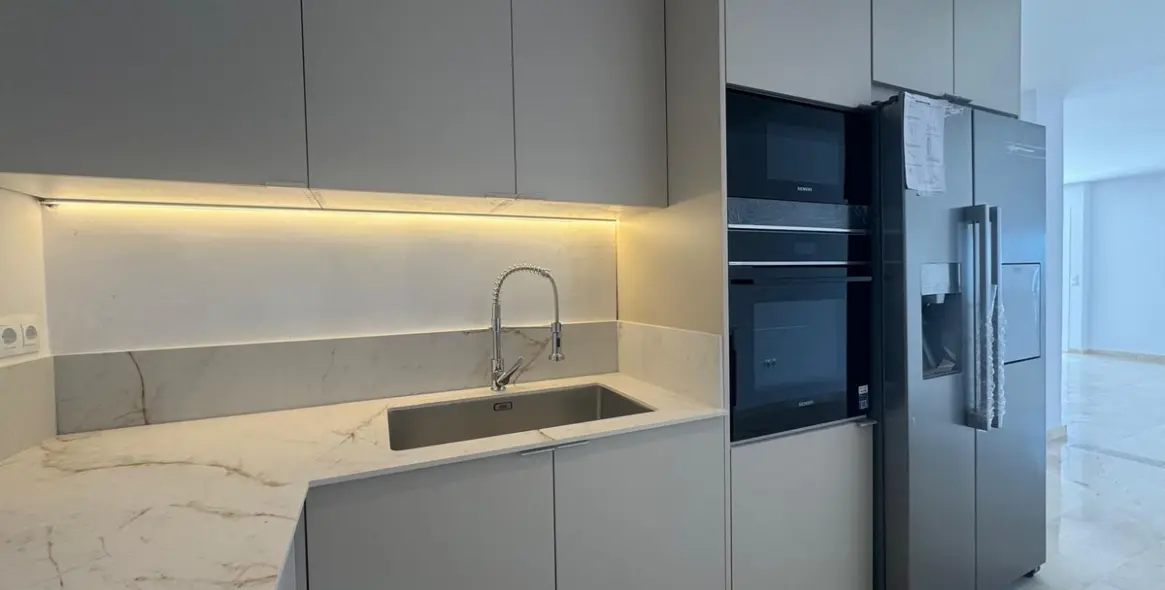 Продажа апартаментов на среднем этаже в Atalaya 8