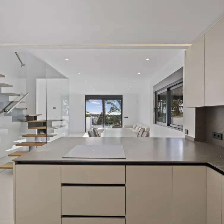 Sale of penthouse duplex in El Paraiso