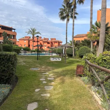Venta de apartamento en planta baja en Estepona