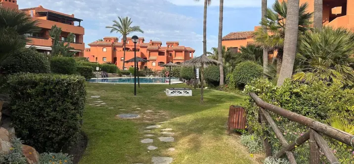 Venta de apartamento en planta baja en Estepona 0