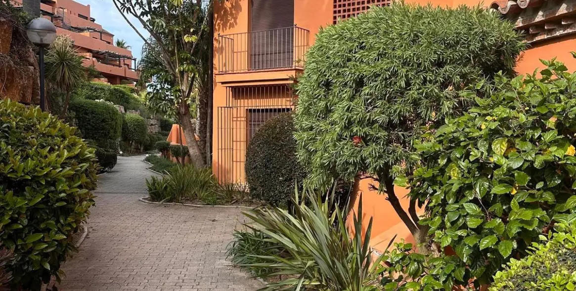 Venta de apartamento en planta baja en Estepona 3