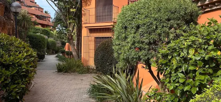 Venta de apartamento en planta baja en Estepona 2