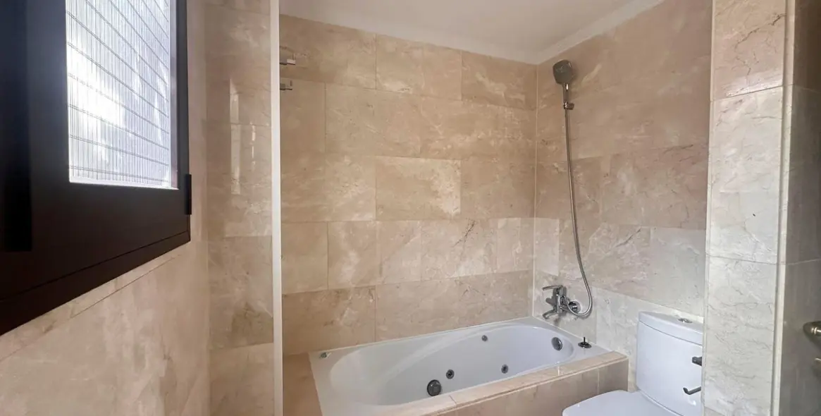 Venta de apartamento en planta baja en Estepona 7