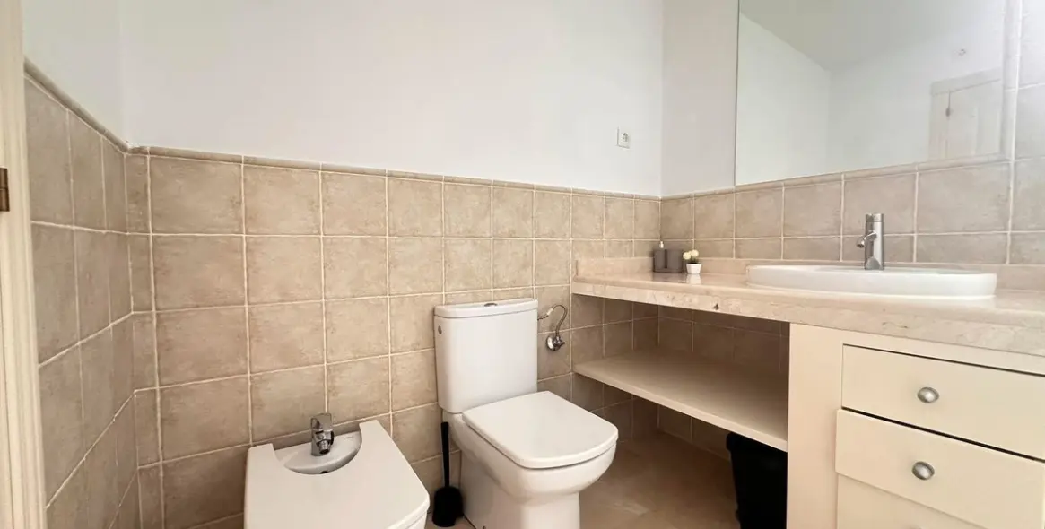 Venta de apartamento en planta baja en Estepona 10