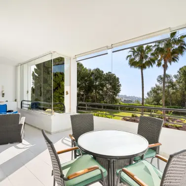 Sale of middle floor apartment in Mijas Costa