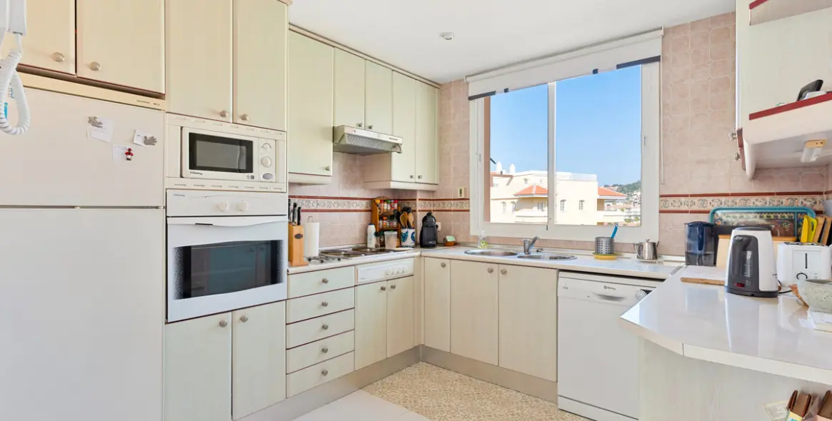 Sale of middle floor apartment in Mijas Costa 3