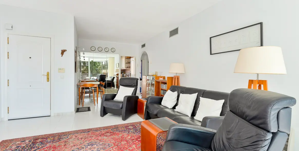 Sale of middle floor apartment in Mijas Costa 4