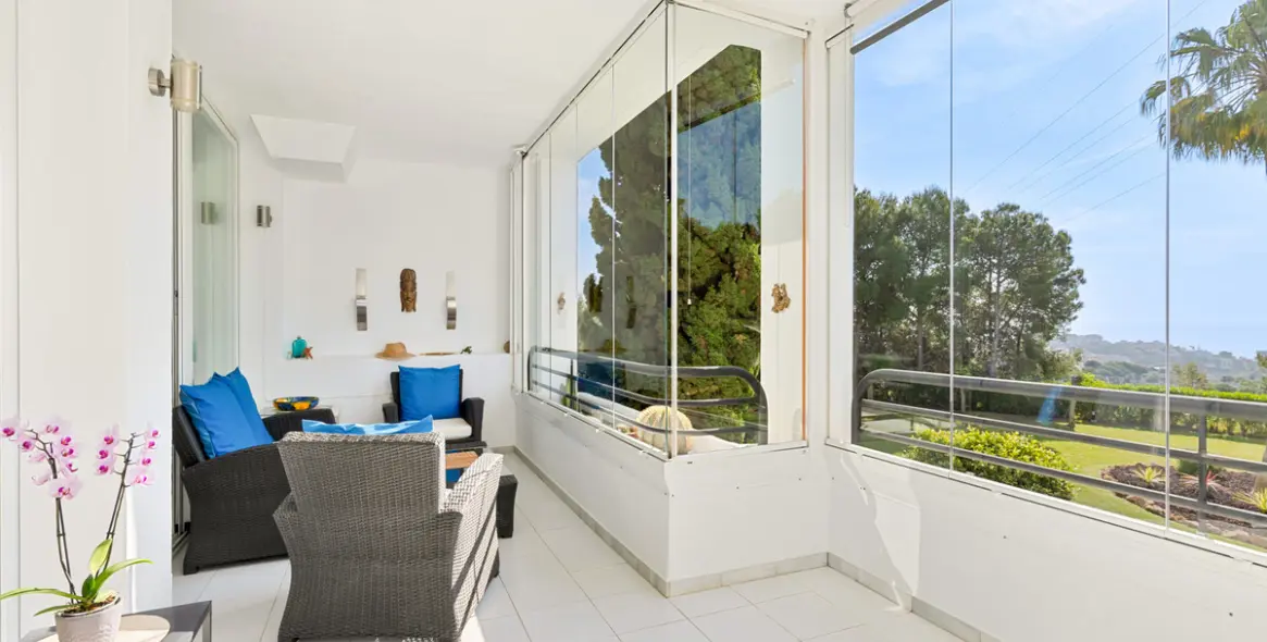 Sale of middle floor apartment in Mijas Costa 12