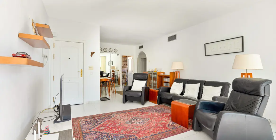 Sale of middle floor apartment in Mijas Costa 13