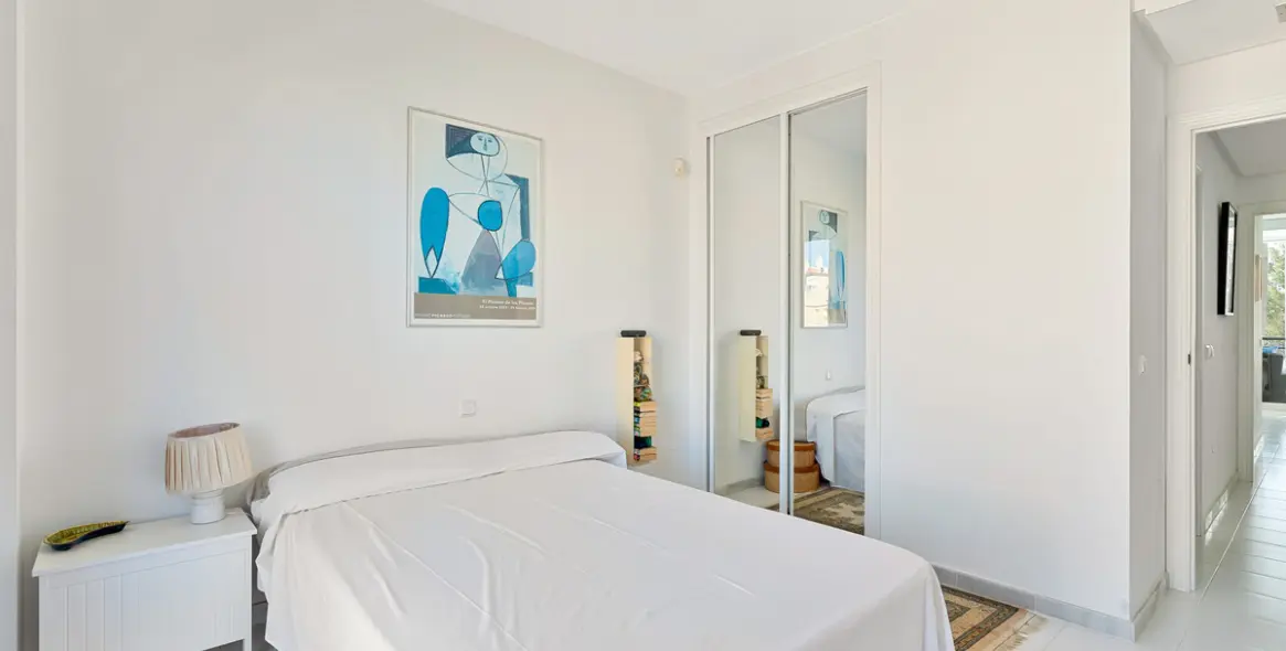 Sale of middle floor apartment in Mijas Costa 15
