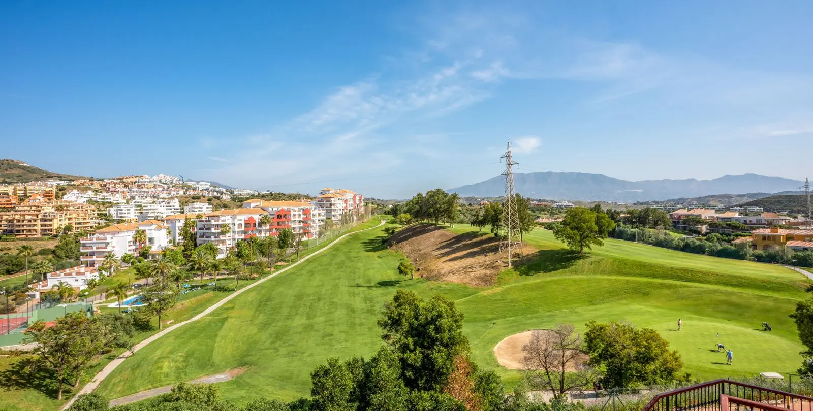 Продажа апартаментов на среднем этаже в Mijas Costa 18