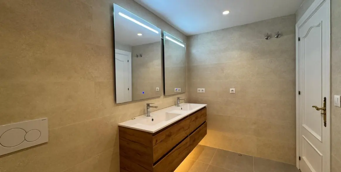 Sale of middle floor apartment in Atalaya 15
