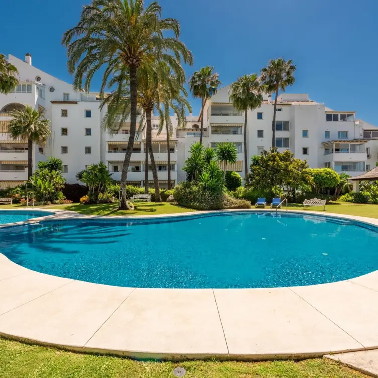 Sale of middle floor apartment in Atalaya