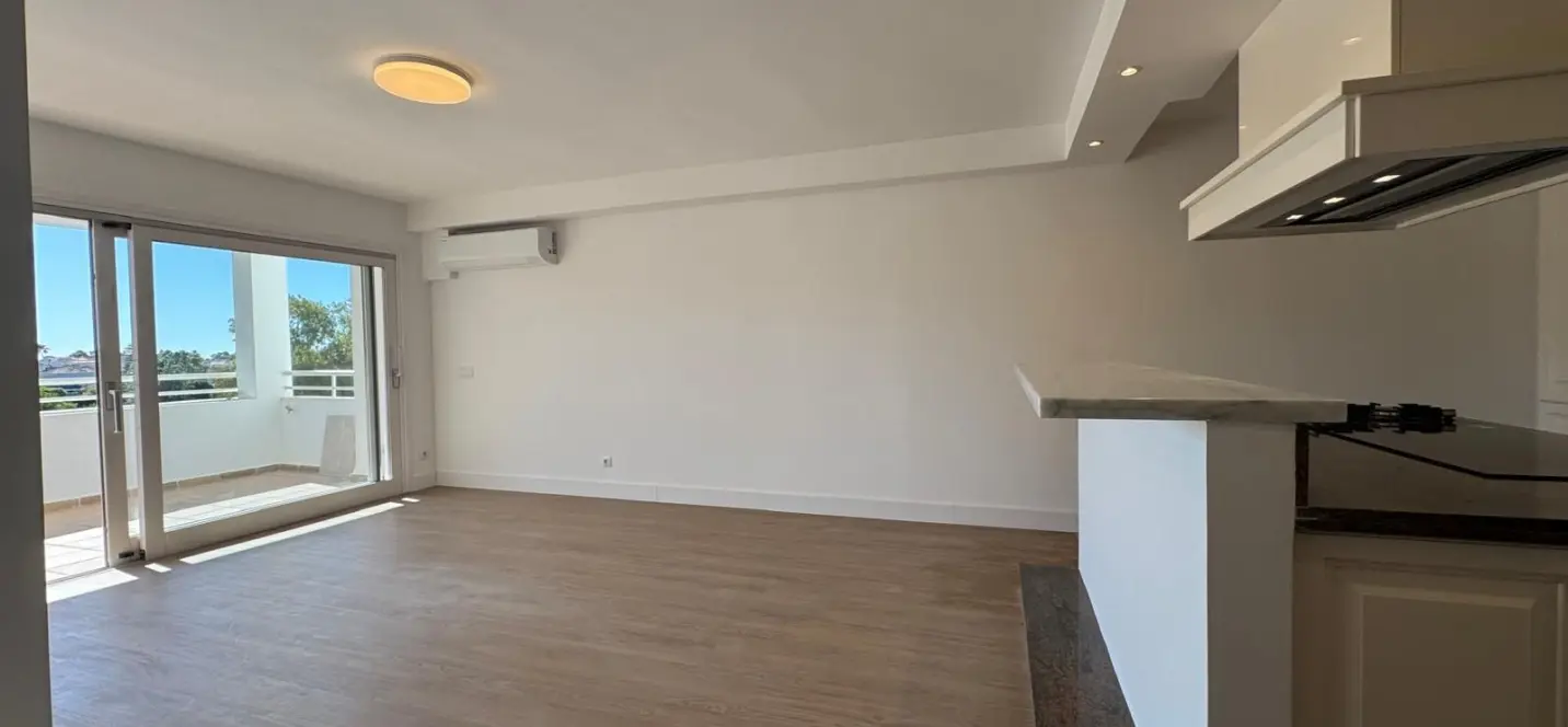 Sale of middle floor apartment in Atalaya 2