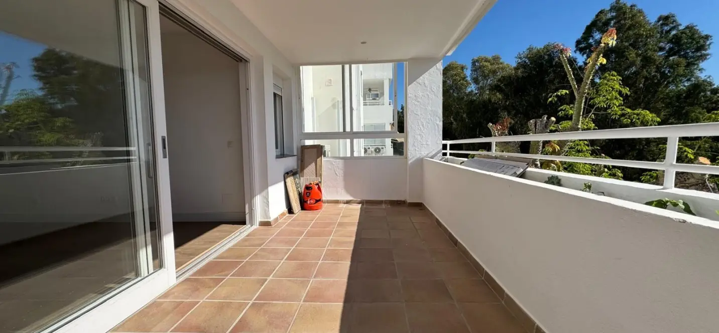 Sale of middle floor apartment in Atalaya 3