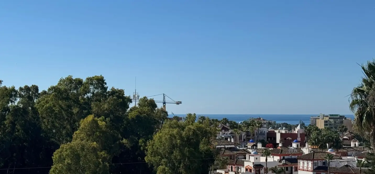 Sale of middle floor apartment in Atalaya 4