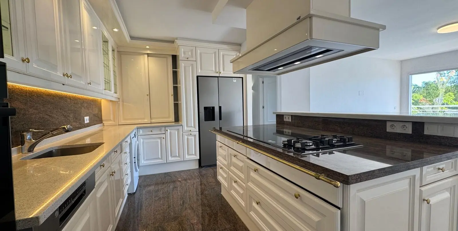 Продажа апартаментов на среднем этаже в Atalaya 9