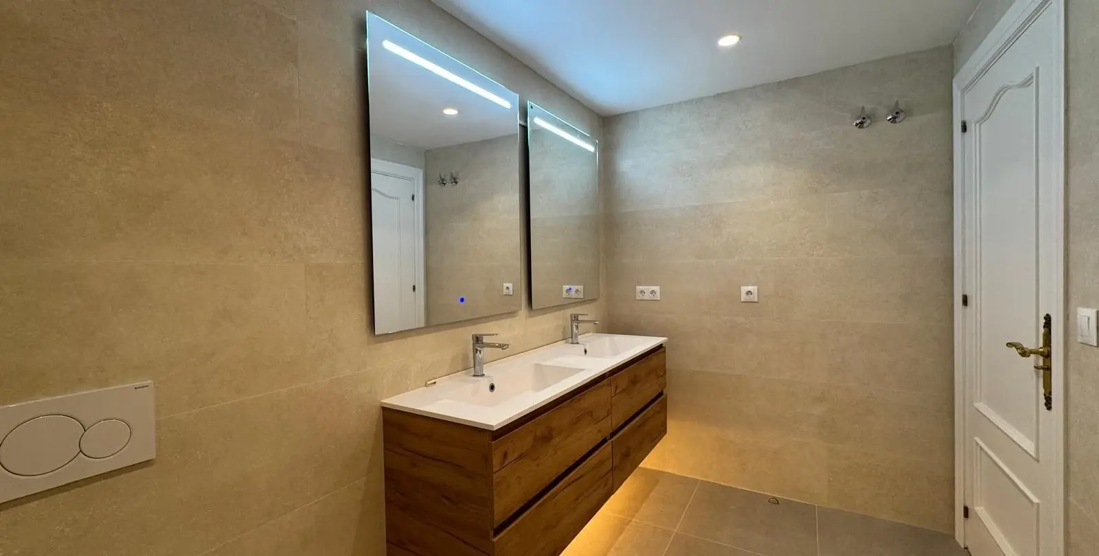 Продажа апартаментов на среднем этаже в Atalaya 15