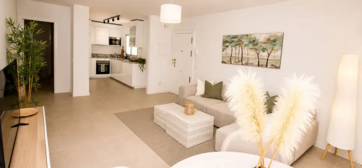 Sale of penthouse in Estepona 2