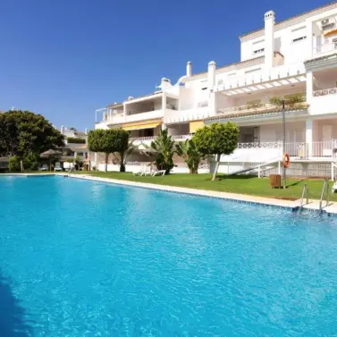 Venta de apartamento en planta media en Río Real