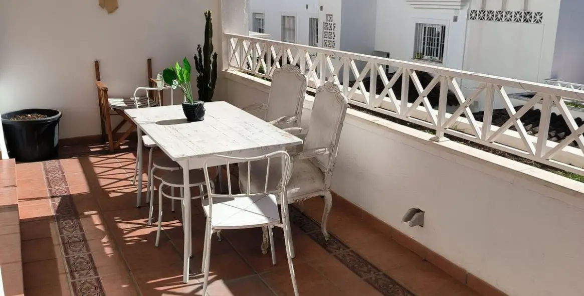 Venta de apartamento en planta media en Río Real 3